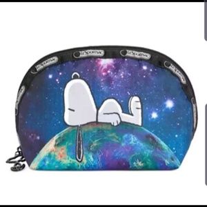 Nwt Lesporst x Peanuts Snoopy dome cosmetic case